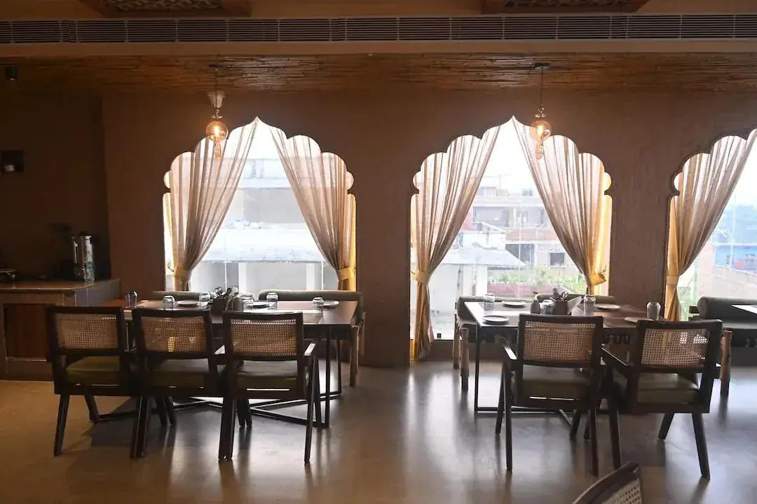 Scalloped arch windows in Mezbani Restaurant